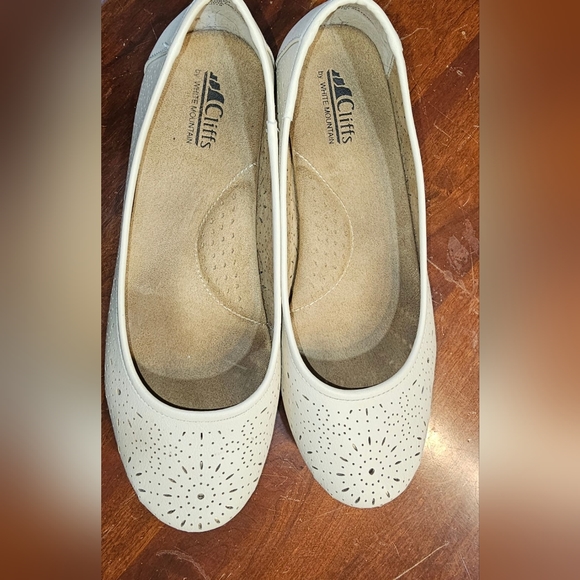 Cliffs White Mountain Round Toe Ballet Flats - Picture 7 of 7